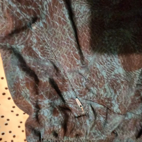 NWT..women's shorts - Picture 3 of 8